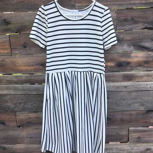 LuLaRoe Dresses & Skirts - XL Amelia worn once